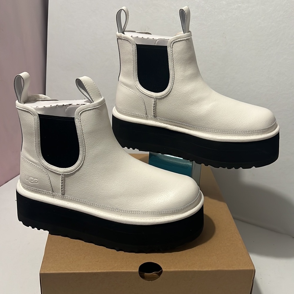 COPY - Ugg Neumel Platform Chelsea Boot White casual classic stylish chic outdo…